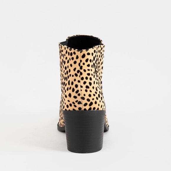 Qupid Topanga Chelsea Booties - SZ 8 - Leopard - Picture 2 of 11